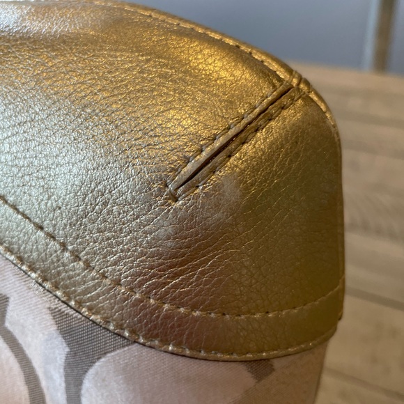 Cross Body Authentic Coach Purse - Picture 4 of 4